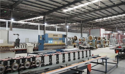 重庆防火卷帘厂家带您认识无机布防火卷帘门，它是一种特殊的防火设备。