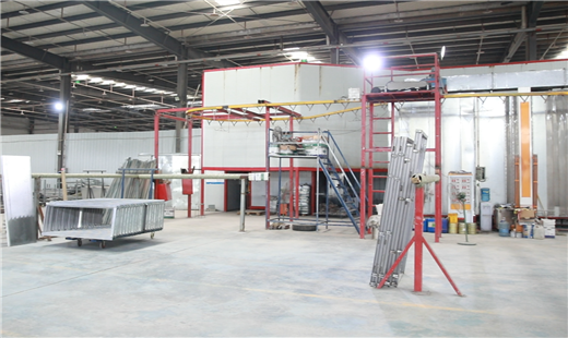 不锈钢防火门是一种具备出色防火性能的安全设备‌，能够在火灾发生时有效阻止火势蔓延。